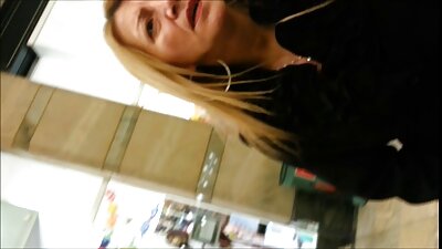Vakker kvinne liker anal knulling hjemme